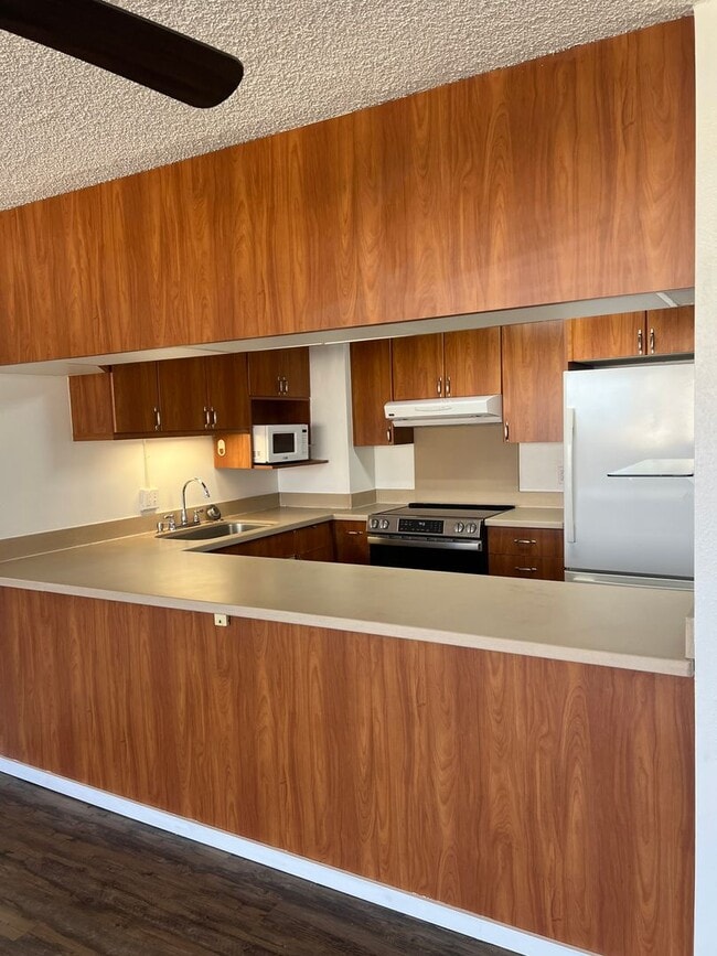Foto del edificio - Kukui Plaza - 3 Bedroom 2 Bath 1 Parking