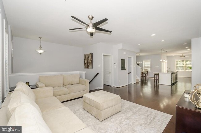 Foto del edificio - 7523 Holly Ridge Dr