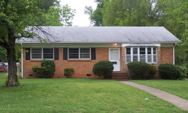 Building Photo - 5143 Snow White Ln