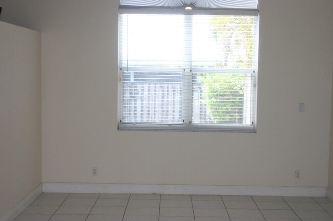 Building Photo - 7588 Parkside Ln