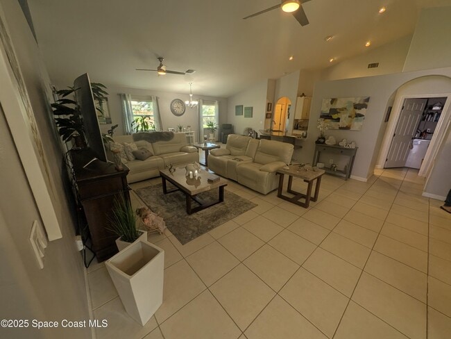 Foto del edificio - 687 Americana Blvd NW