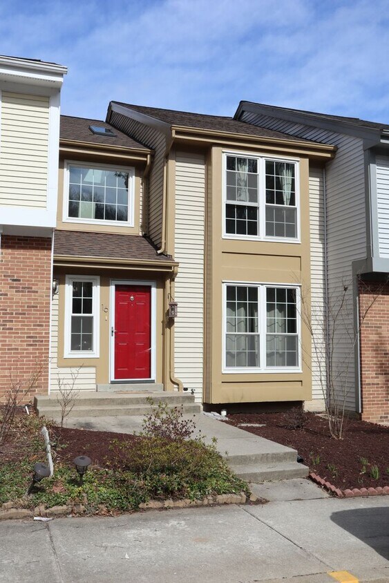 Foto principal - Charming Townhome Nestled in a Private Cul...