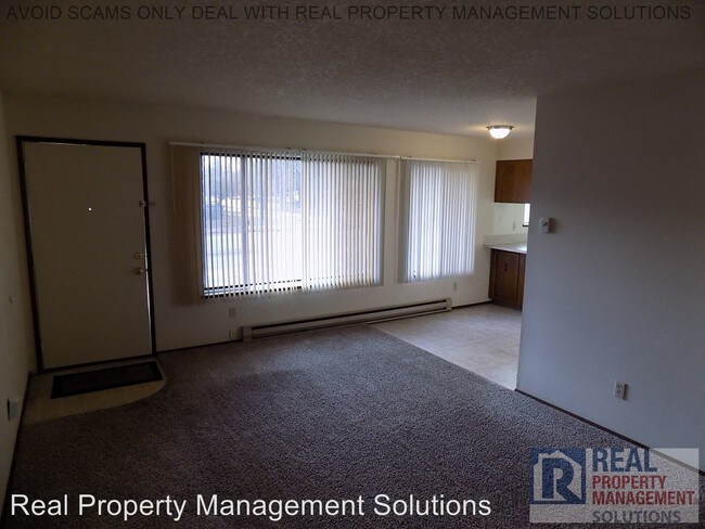 Building Photo - 7703-7705 NE Fremont St