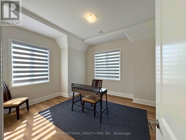 Building Photo - 670 Park Rd