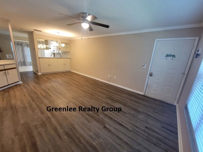 Building Photo - Updated 1st floor condo – 2 Bed/2 Bath- Ga...