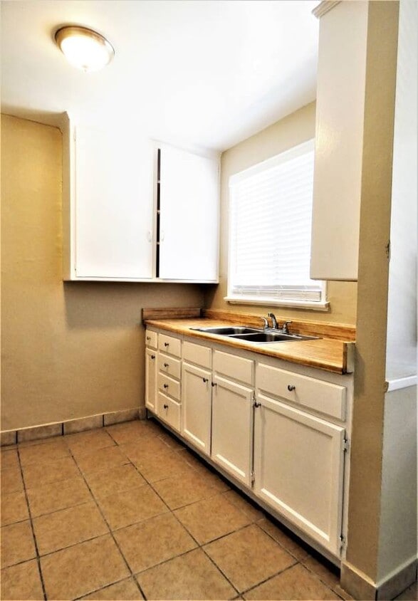 1916 Henderson Ave, Long Beach, CA 90806 1916 Henderson Ave Long Beach, CA Apartments for