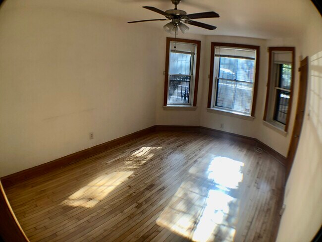 Building Photo - 1557 N Honore St