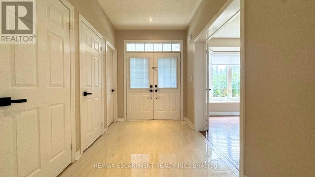Building Photo - 2295 Avalon Dr
