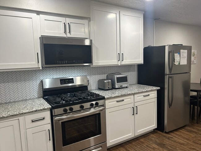 Building Photo - 523 Cresline St