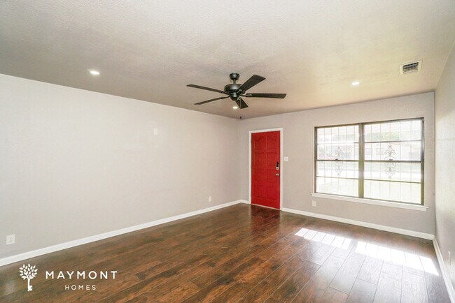 Foto del edificio - 815 Upland Rd