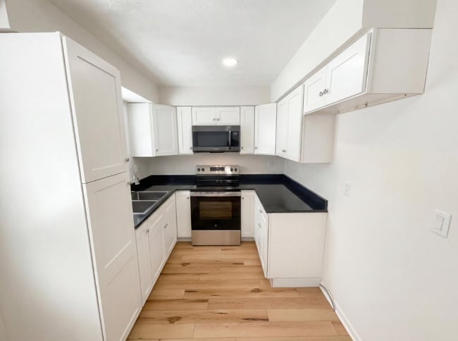 Building Photo - 202 Wildwood Ave