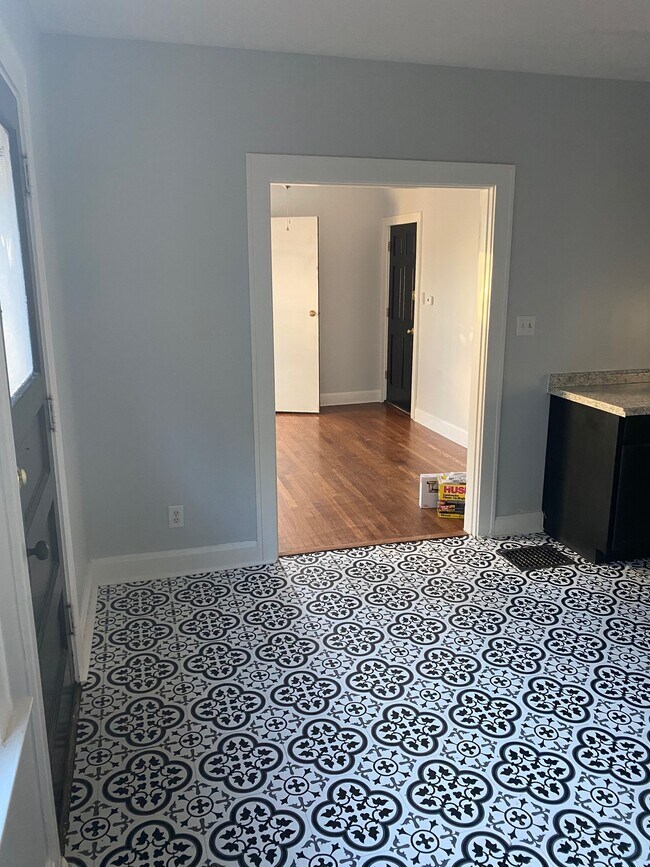 Kitchen, Living Room - 2027 Fairfax Ave
