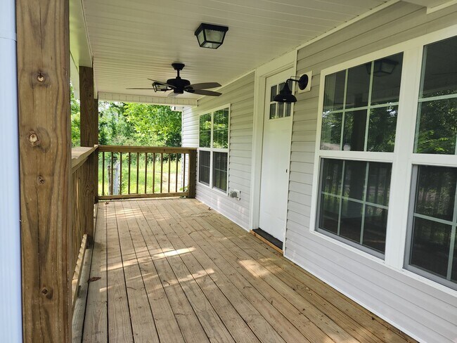 Building Photo - Charming 3/1 in Scottsboro