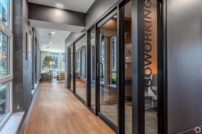 Private Workstation - Fifth x Northwest