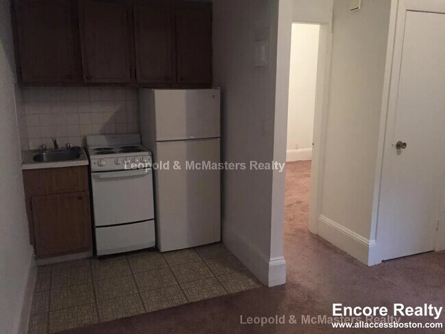 Building Photo - 5 Joy St