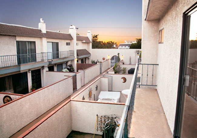 Balcony & Courtyards - 208 S Irena Ave