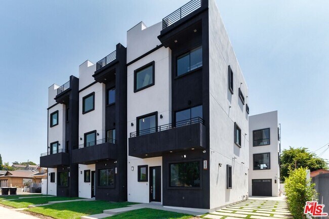 Building Photo - 4830 Pickford St