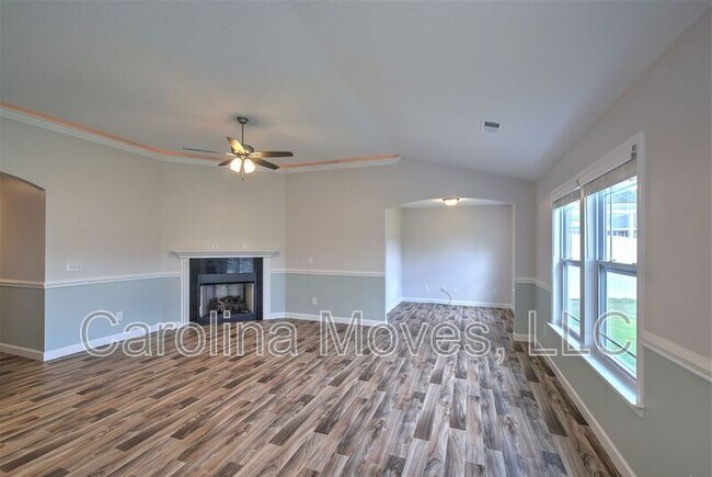Building Photo - 1303 Lindale Place