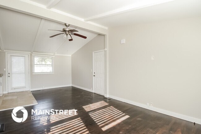 Foto del edificio - 5700 N Highland Ave