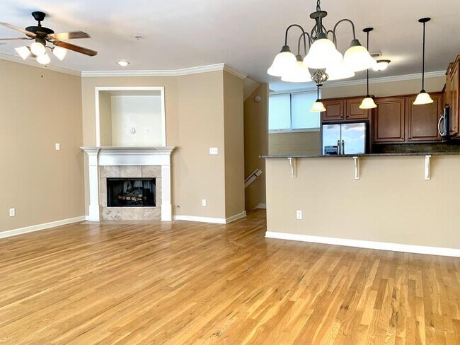 Building Photo - 1848 Givenchy Pl