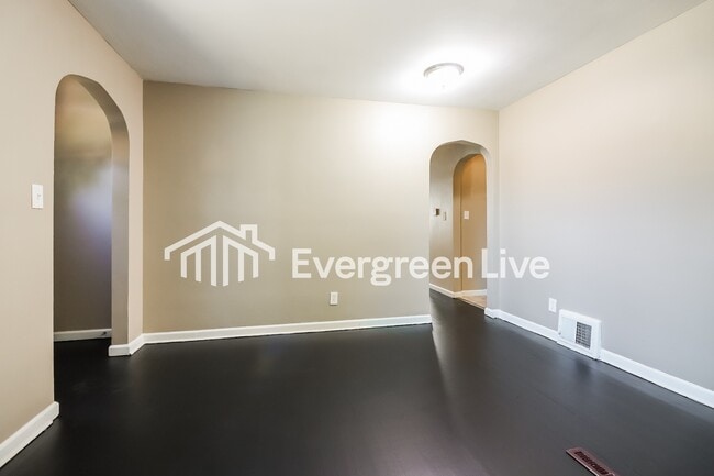 Building Photo - 1115 W 24TH St S