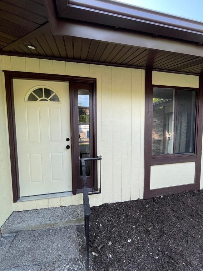 Building Photo - 2718 Geert Ct