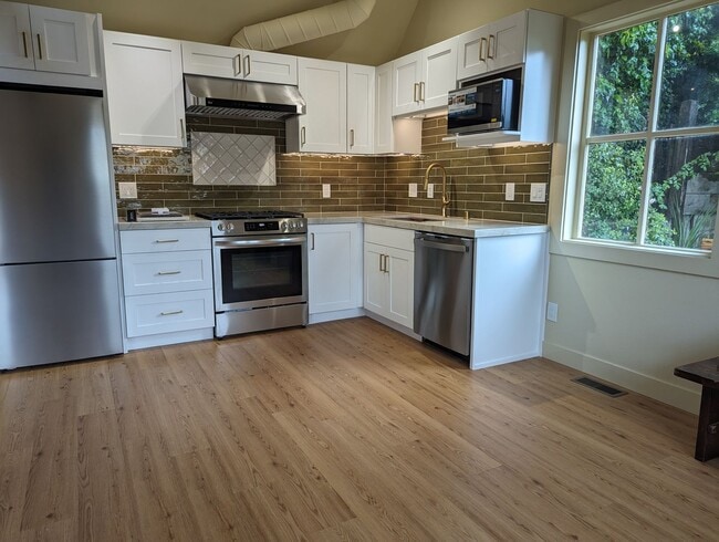 Building Photo - Cole Valley designer special! Meticulously...
