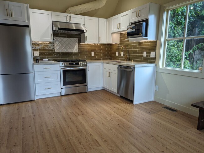 Foto del edificio - Cole Valley designer special! Meticulously...