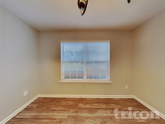 Foto del edificio - 2120 Clear Brook Dr
