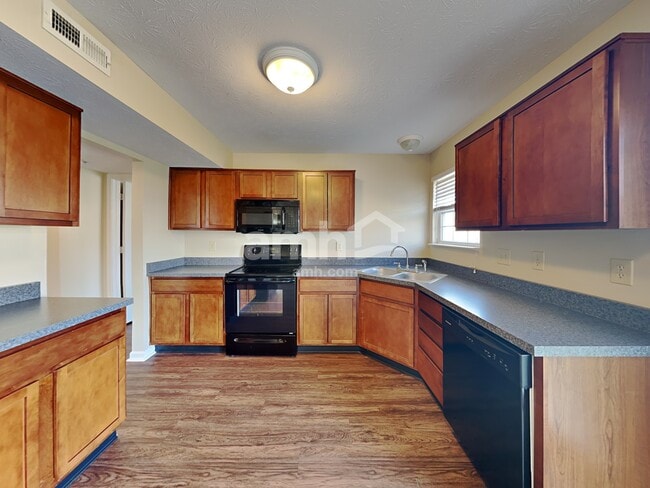 Building Photo - 5633 Rambling Dr