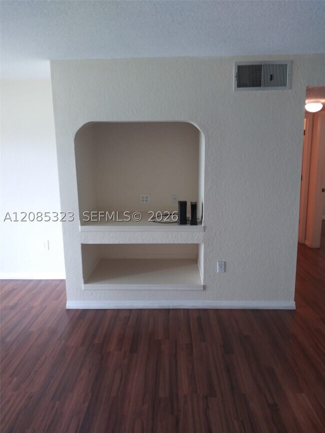 Foto del edificio - 14049 Fairway Island Dr