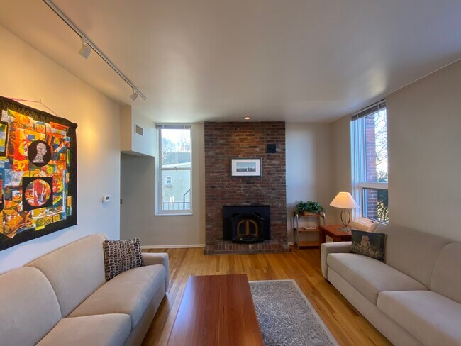 Building Photo - 137 Grandview Ave