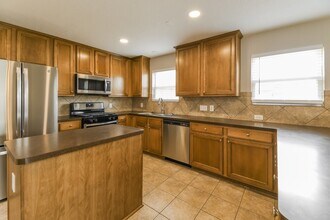 Building Photo - 4703 Montclair Hill Ln