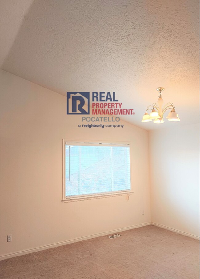 Foto del edificio - 1320 E Cedar St
