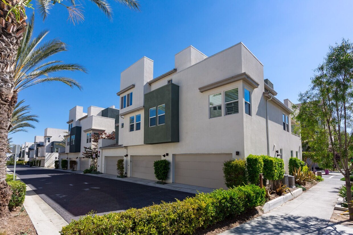 Foto principal - Beautiful Townhome at Millenia in Otay Ranch!