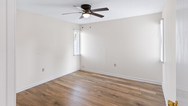 Building Photo - Charming 2-Bedroom Townhome in Desirable P...