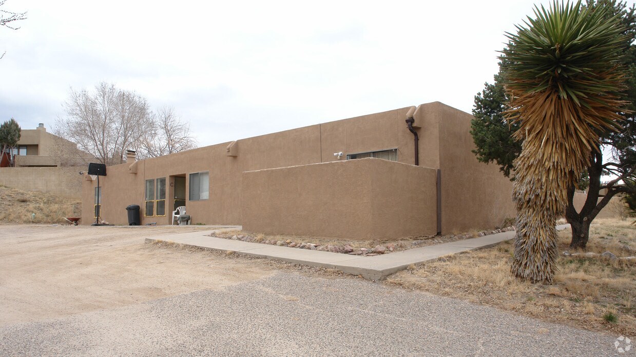 Primary Photo - 788 Tramway Pl NE
