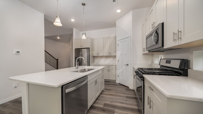 Building Photo - 5747 Villa Lorenzo Dr