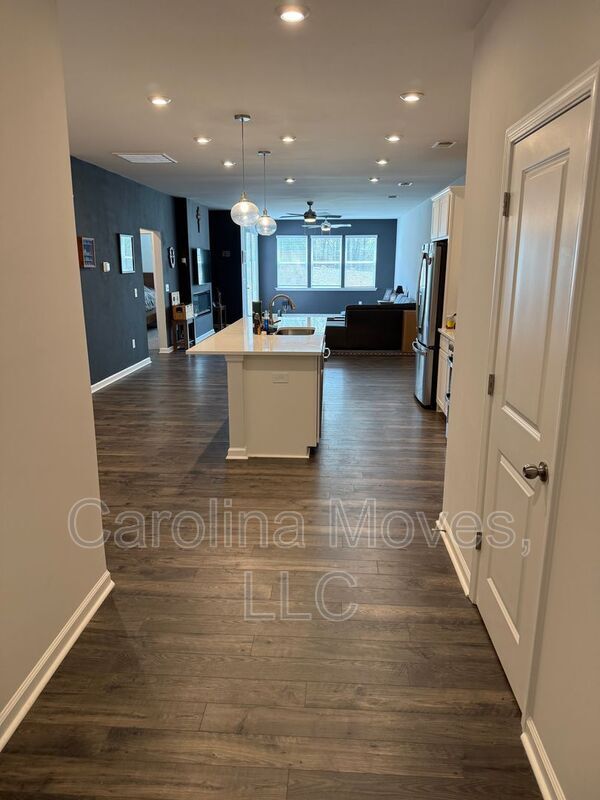 Foto del edificio - 717 Isleworth Ln