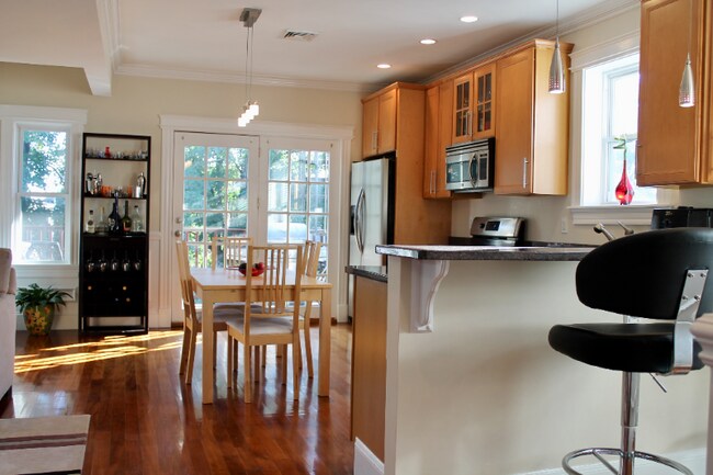 Foto del edificio - 609 E 5th St