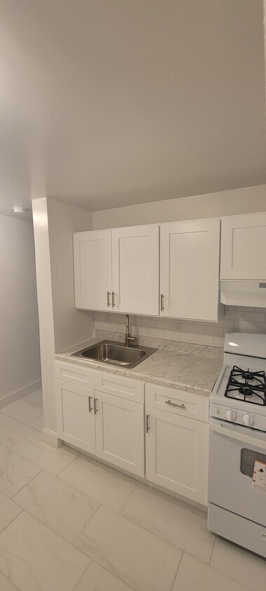 Foto principal - 563 Central Ave