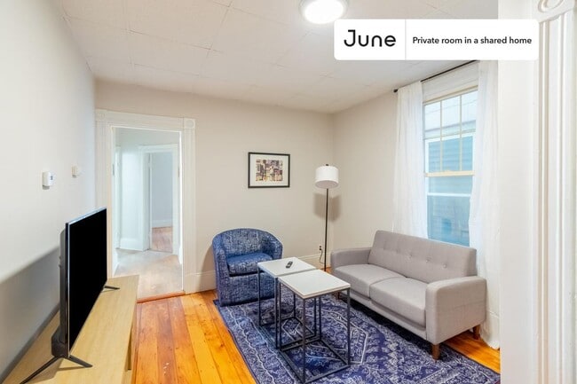Building Photo - Private bedroom in 4 bed/1 bath Home
