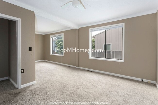 Foto del edificio - Charming One Bedroom Plus Office/Den In SE Portland!