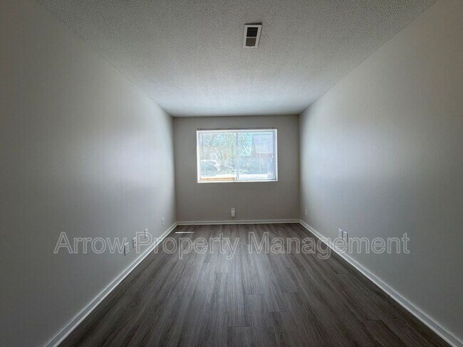 Foto del edificio - 1111 E St