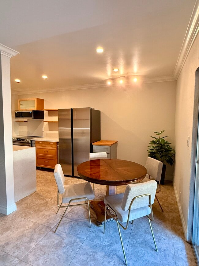 Foto del edificio - 408 E Civic Center Dr