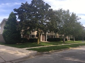 Building Photo - 1620 N Benjamin St