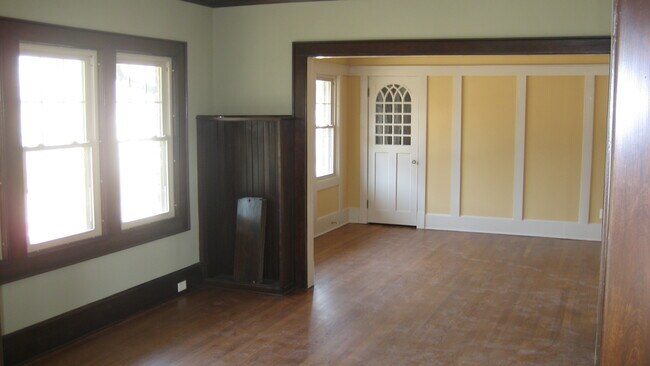 Building Photo - 2704 N Prospect Ave