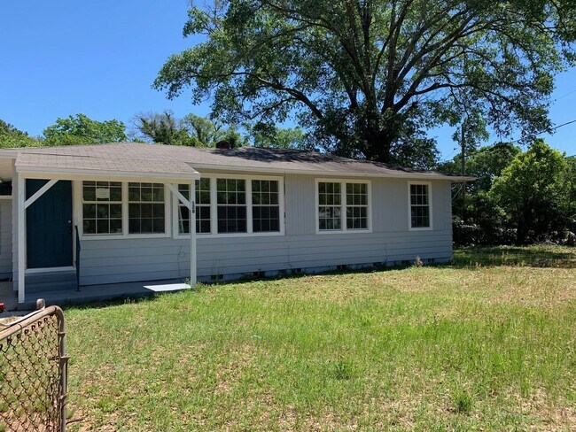 Foto del edificio - 128 Rue Max St Pensacola, FL 32507 Ask us ...