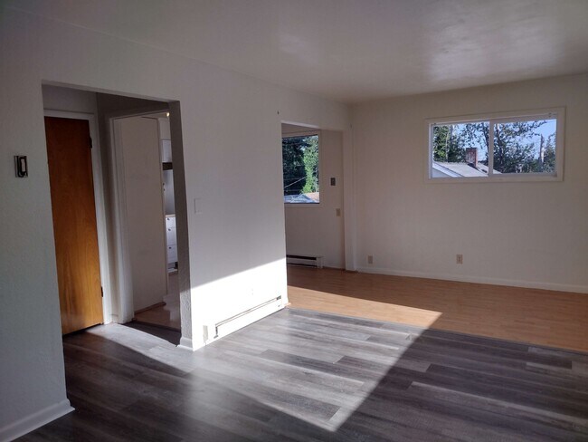 Building Photo - 828 25th St SE