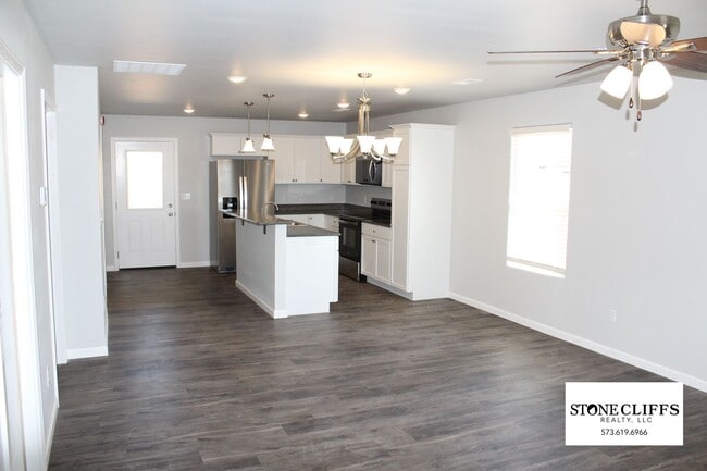 Building Photo - Luxurious 1 bed, 1 bath Duplex
